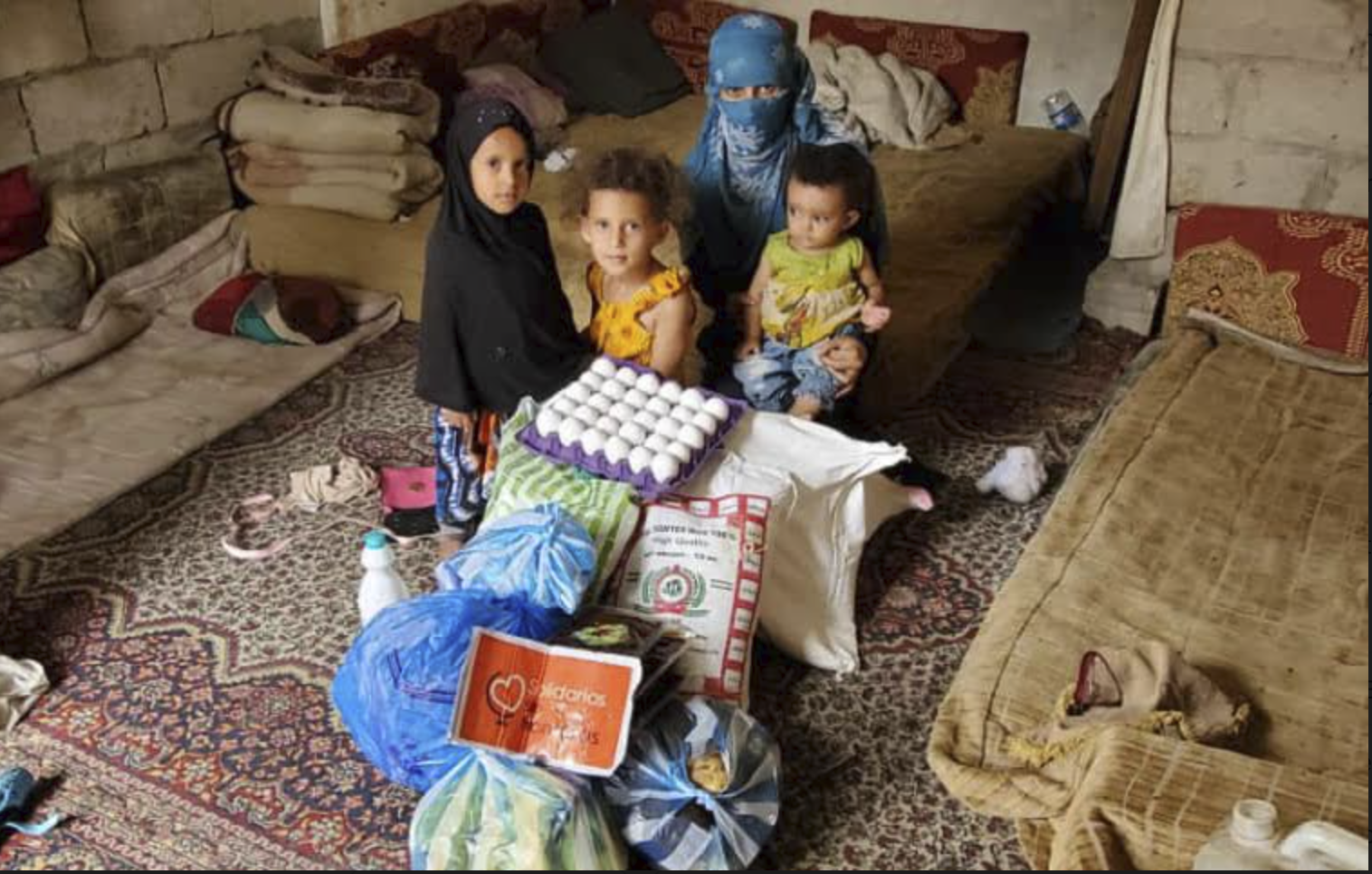 Our beneficiaries in Sana'a receive a food box.